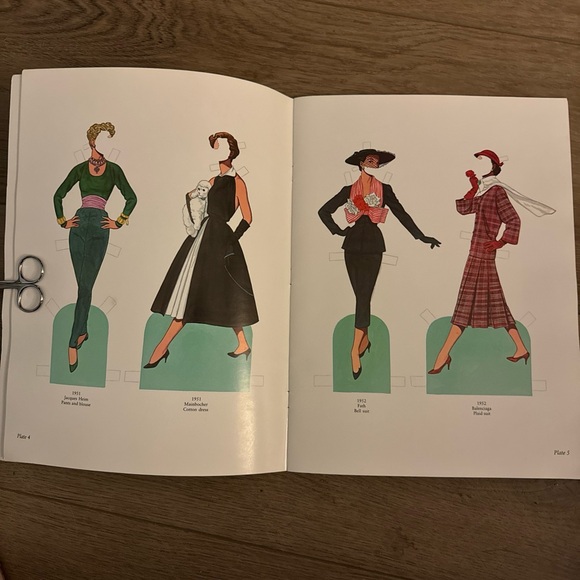 1985 Tom Tierney paper doll book featuring great fashion designs of the 1950s - Picture 2 of 4